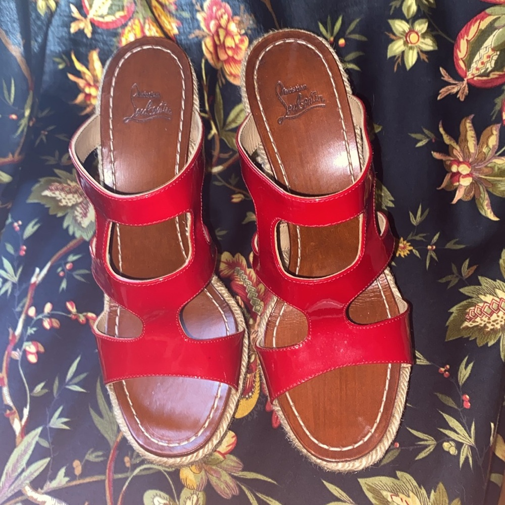 CHRISTIAN LOUBOUTIN  RED PATENT  5” Wedge / 1” Toe Sandals size 37 HOT! - Picture 15 of 15